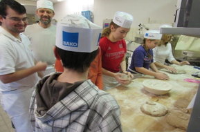 Brotbacken mit Kindern